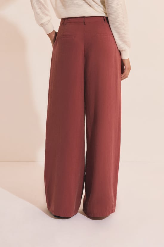 Wide-Leg Pleated Trousers;${refinementColor}