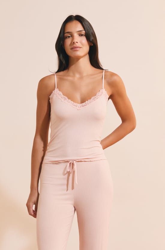 Ensemble de pyjama 2 pi&egrave;ces en maille c&ocirc;tel&eacute; d&eacute;tails dentelle;${refinementColor}