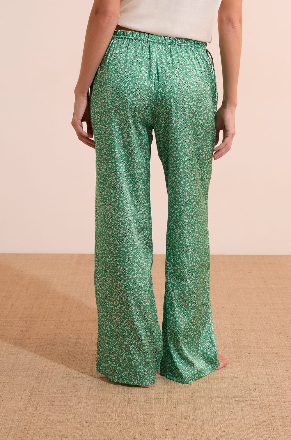 Pantalon de pyjama satin&eacute; &agrave; motifs;${refinementColor}