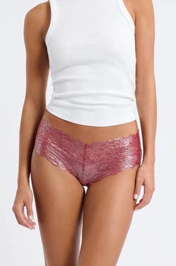 Braga brasile&ntilde;a con forma de V en encaje;${refinementColor}