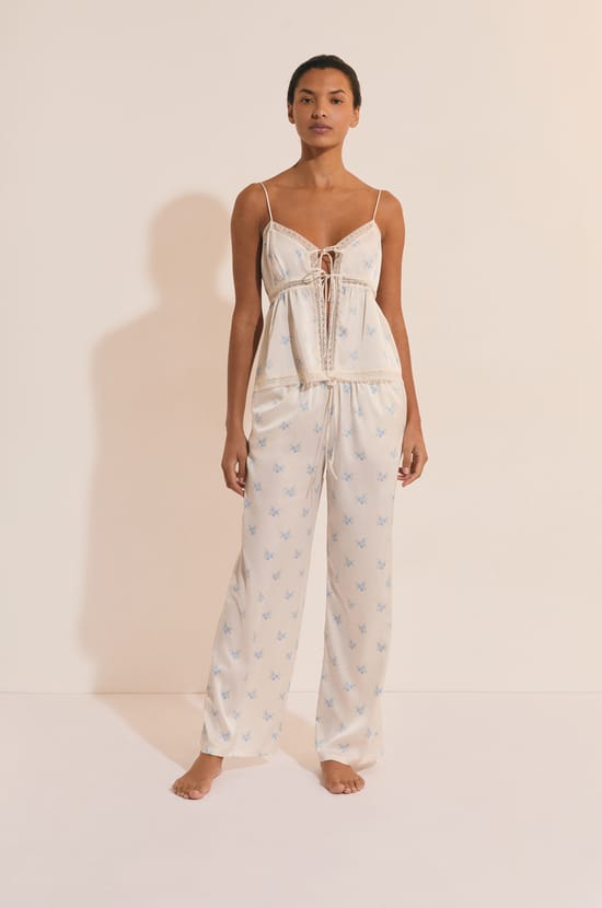 Pantalon de pyjama satin&eacute; &agrave; motifs fleuris;${refinementColor}