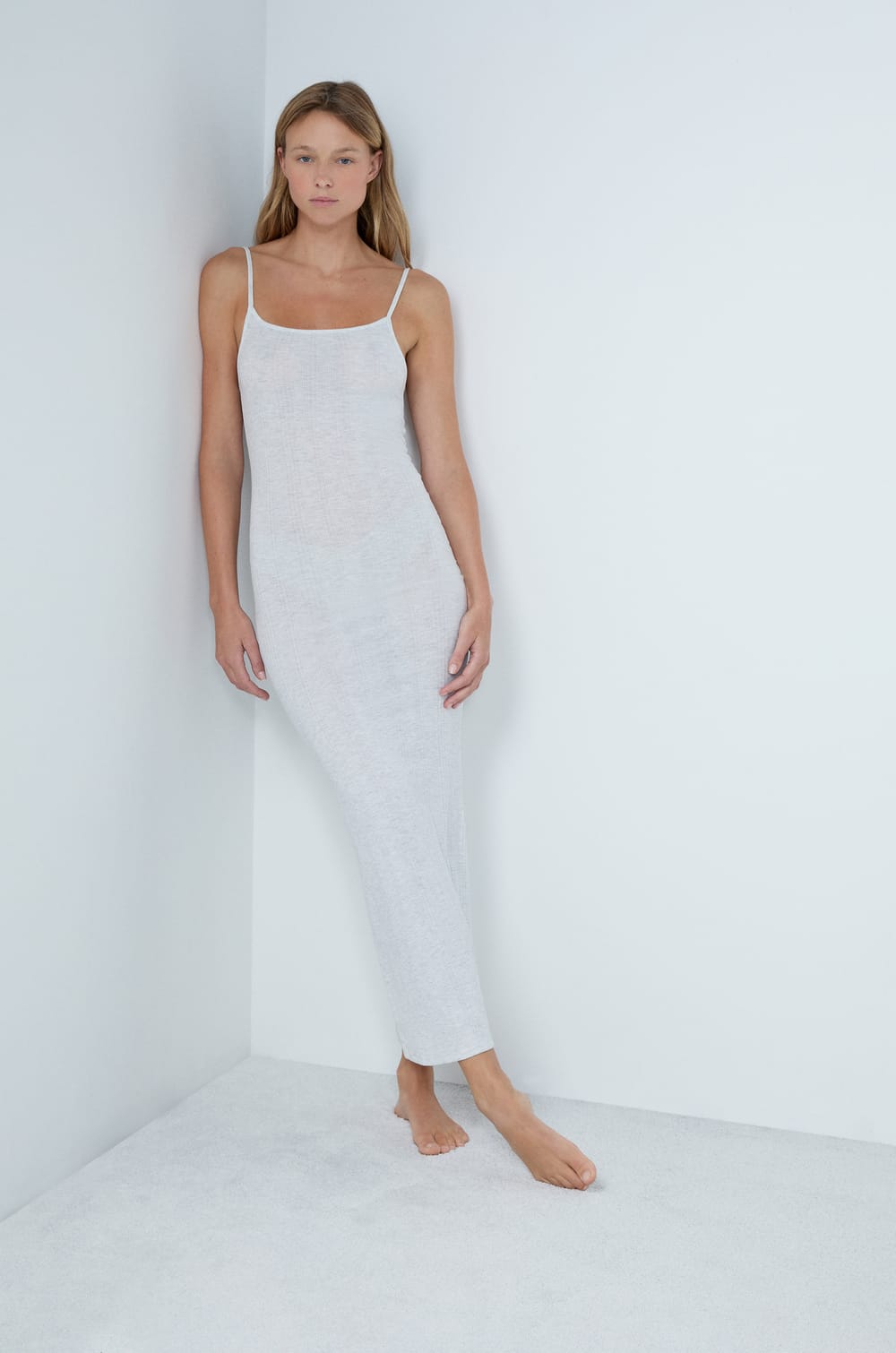 Nuisette longue en coton côtelé à fines bretelles;${refinementColor}