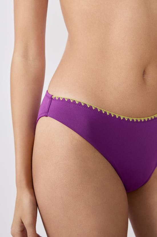Braguita de bikini clásica;${refinementColor}