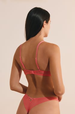 Tanga en dentelle;${refinementColor}