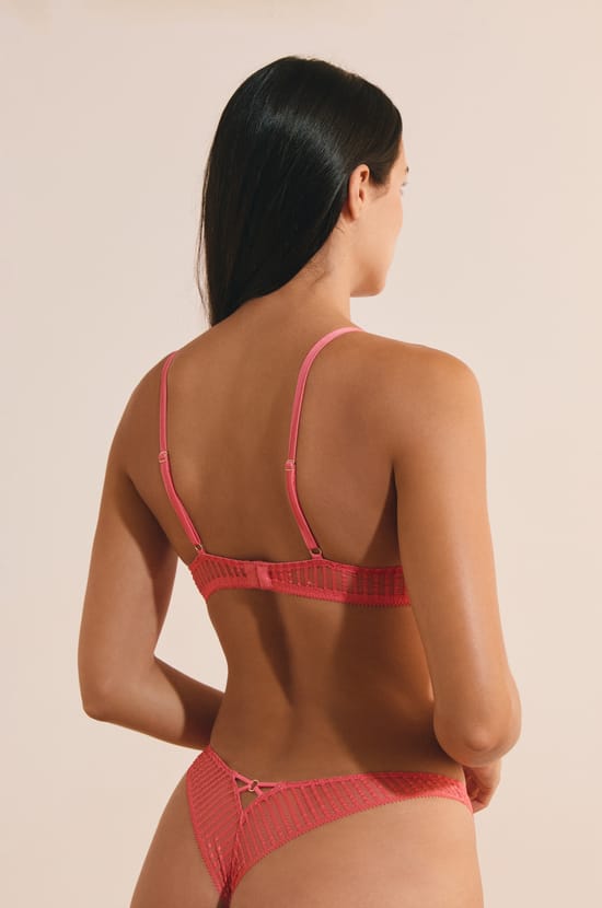Tanga en dentelle;${refinementColor}