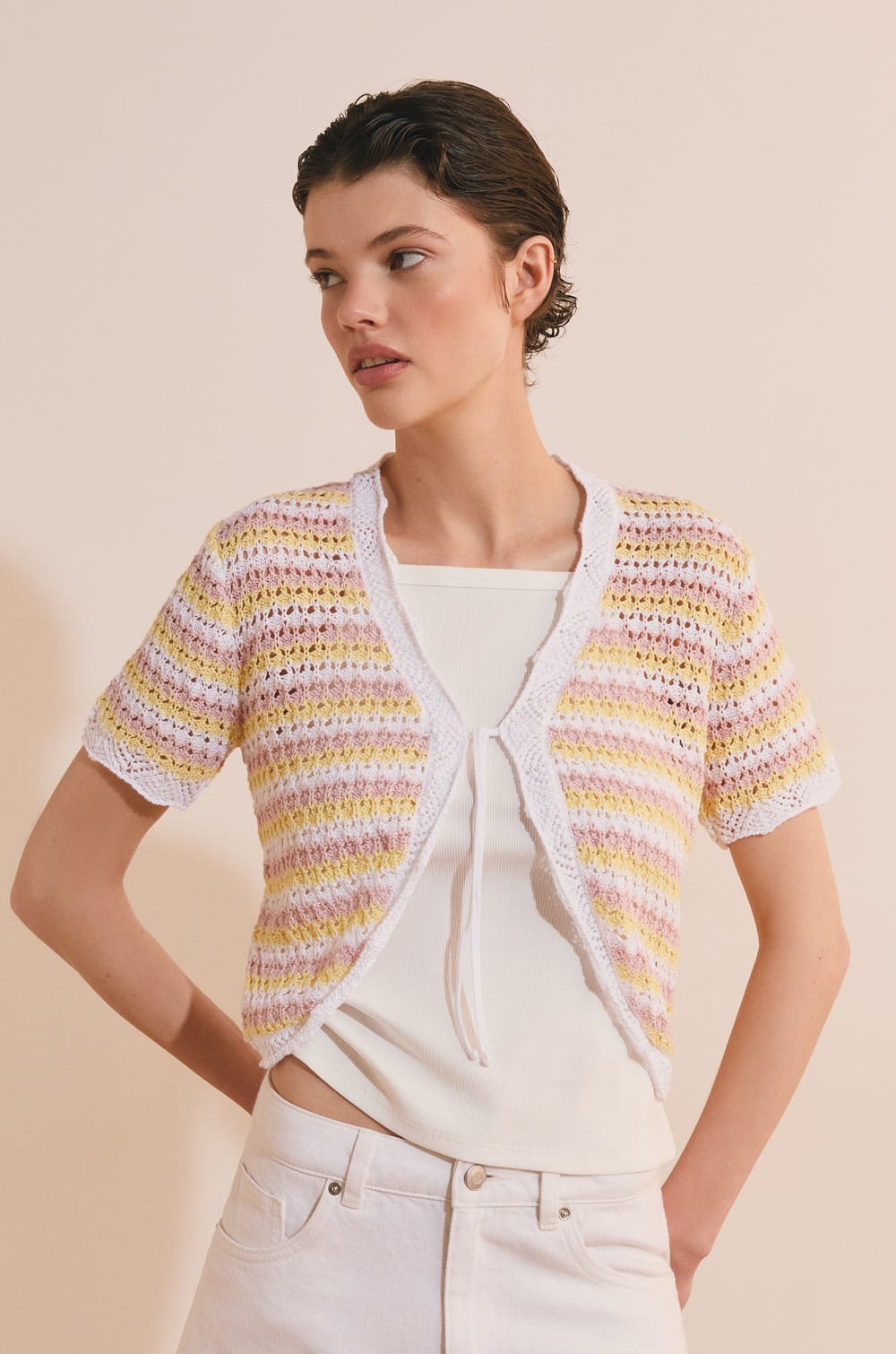 Cardigan manches courtes ouvert sur le devant;${refinementColor}