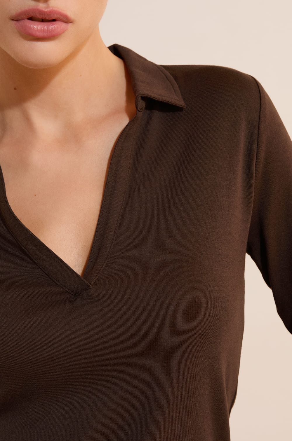 T-shirt col polo avec coton modal;${refinementColor}