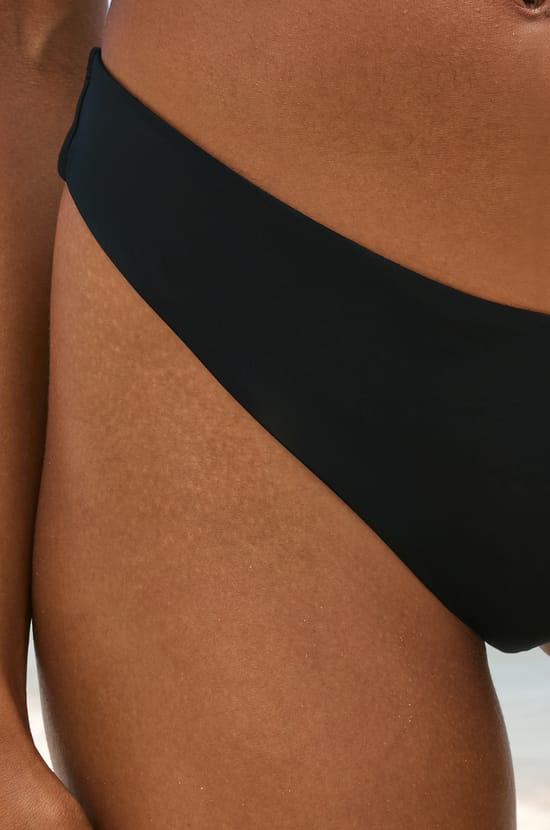 Brazilian high leg bikinislip;${refinementColor}