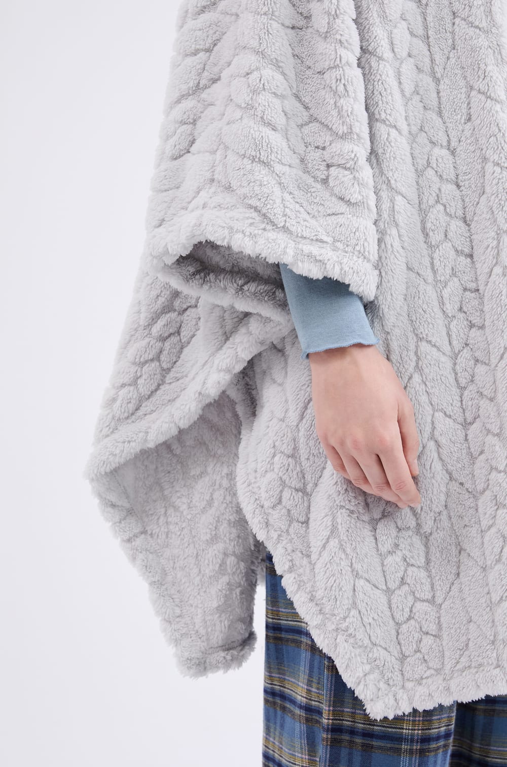 Poncho à manches 3/4;${refinementColor}