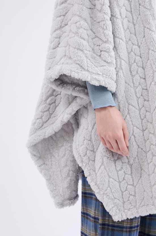 Poncho à manches 3/4;${refinementColor}