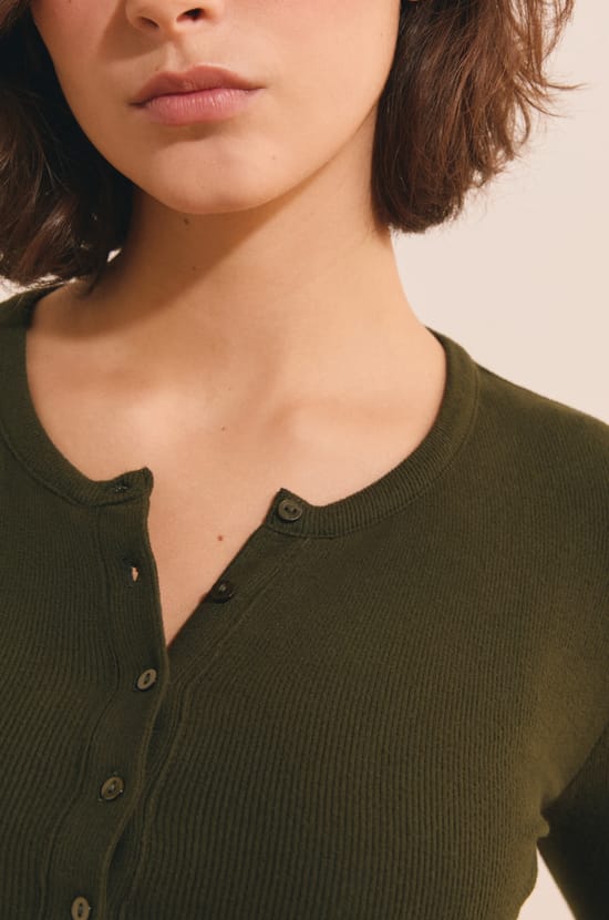 T-shirt avec boutons;${refinementColor}