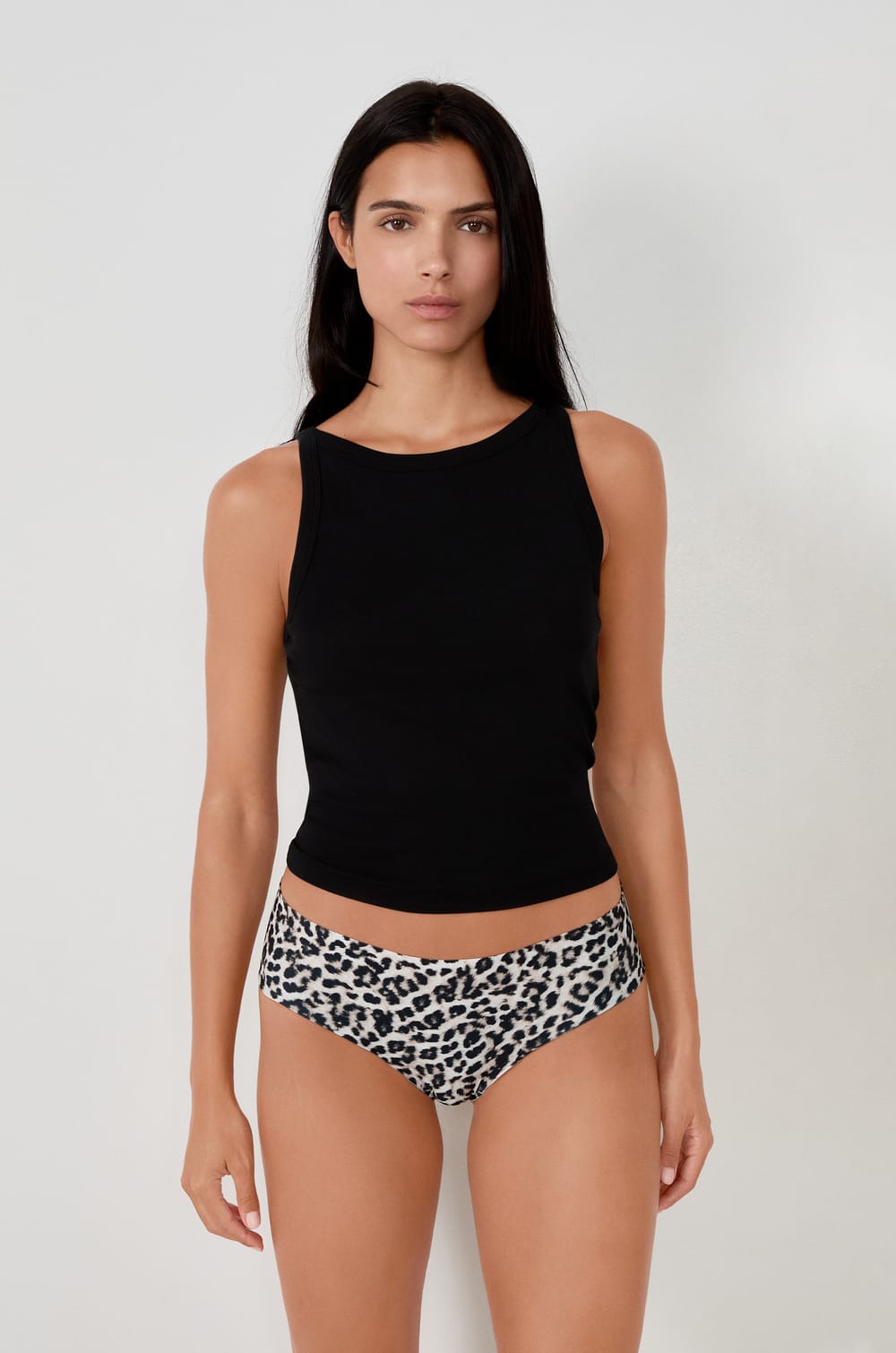 Seamless microfiber hipster with leopard print;${refinementColor}