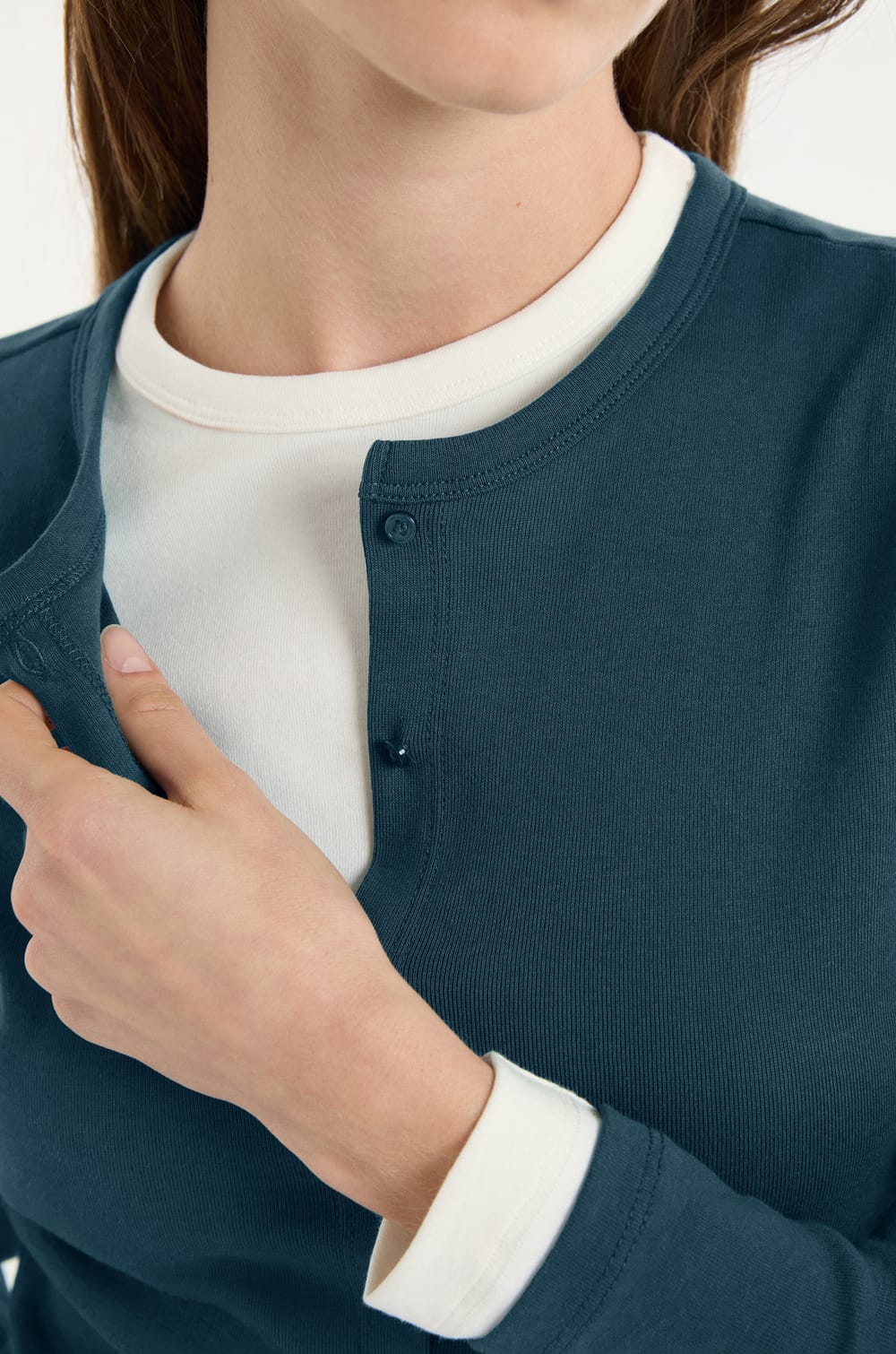 Camiseta abotonada de manga larga de algod&oacute;n;${refinementColor}