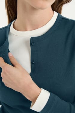 Camiseta abotonada de manga larga de algod&oacute;n;${refinementColor}