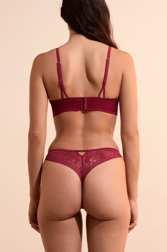Tanga en dentelle;${refinementColor}