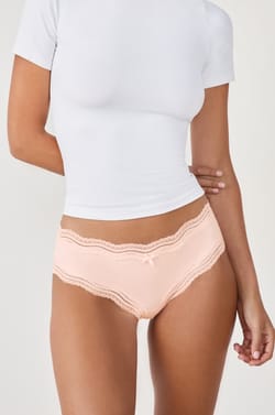 Shorty bords dentelle en microfibre;${refinementColor}