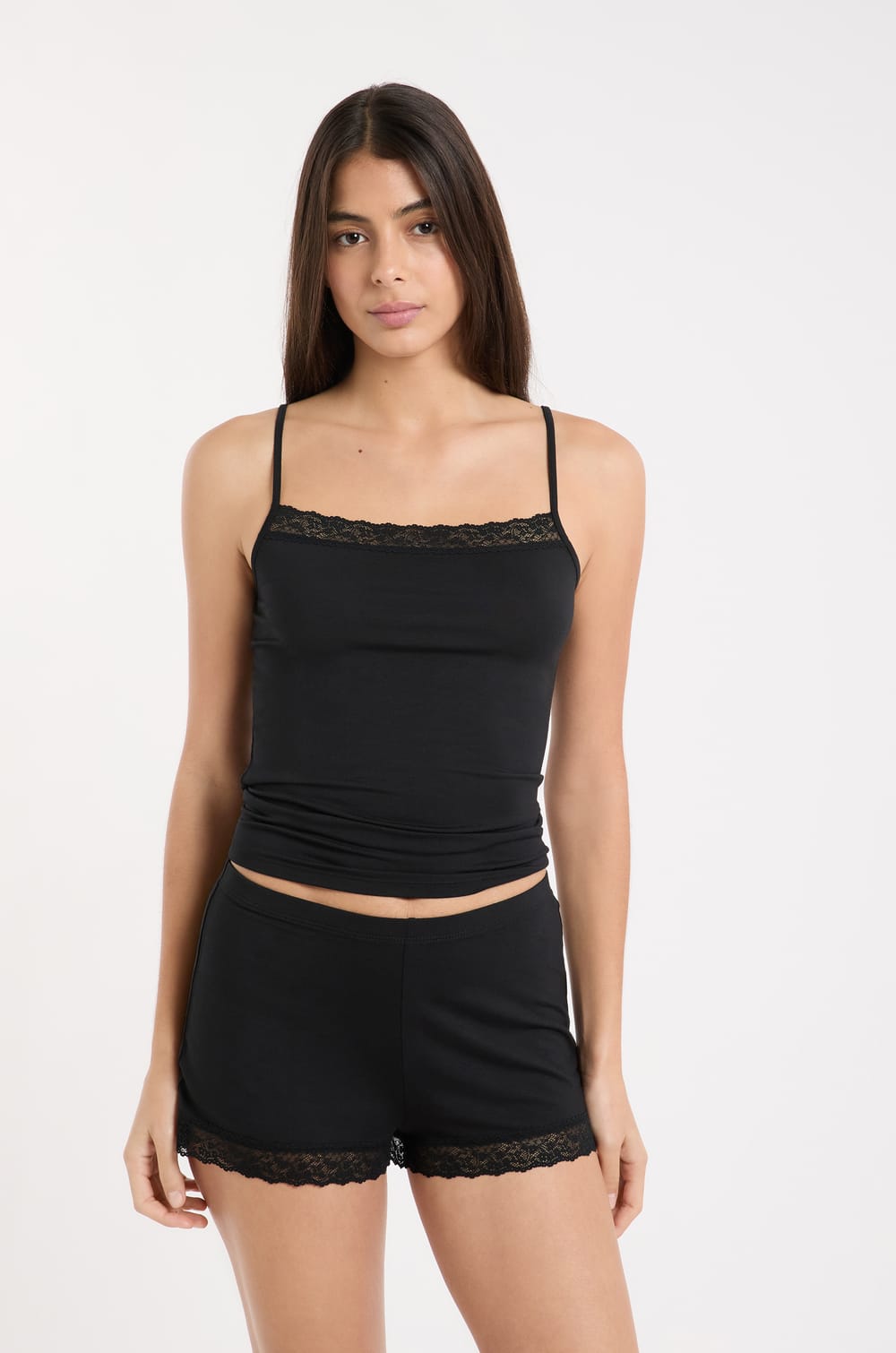 Short de pyjama avec d&eacute;tails dentelle;${refinementColor}