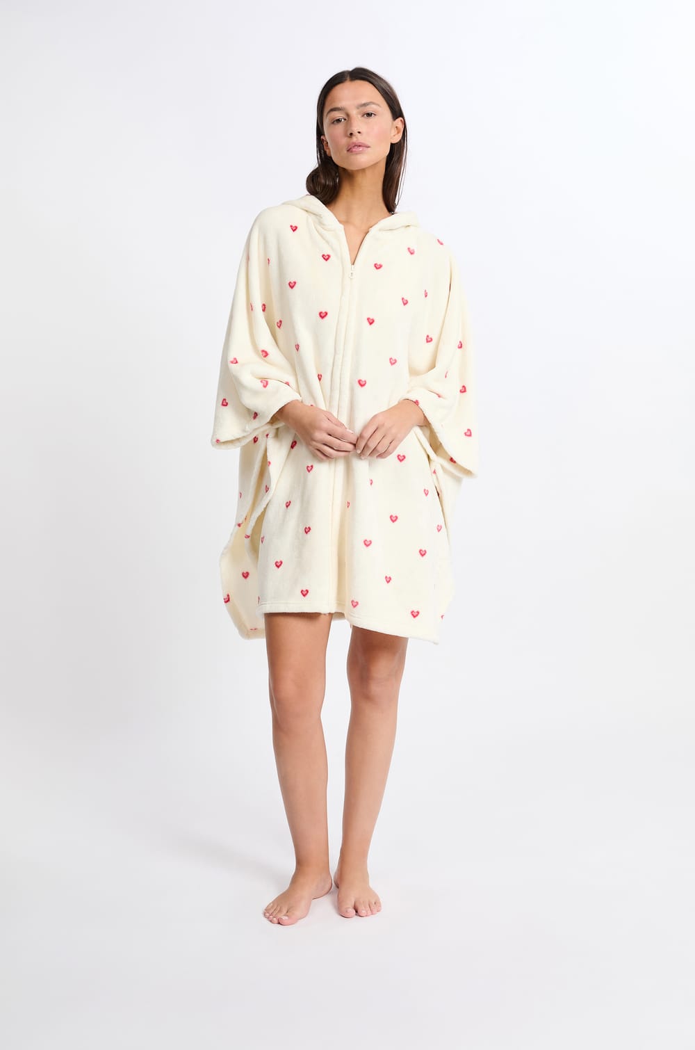 Poncho mit Herzmotiven;${refinementColor}