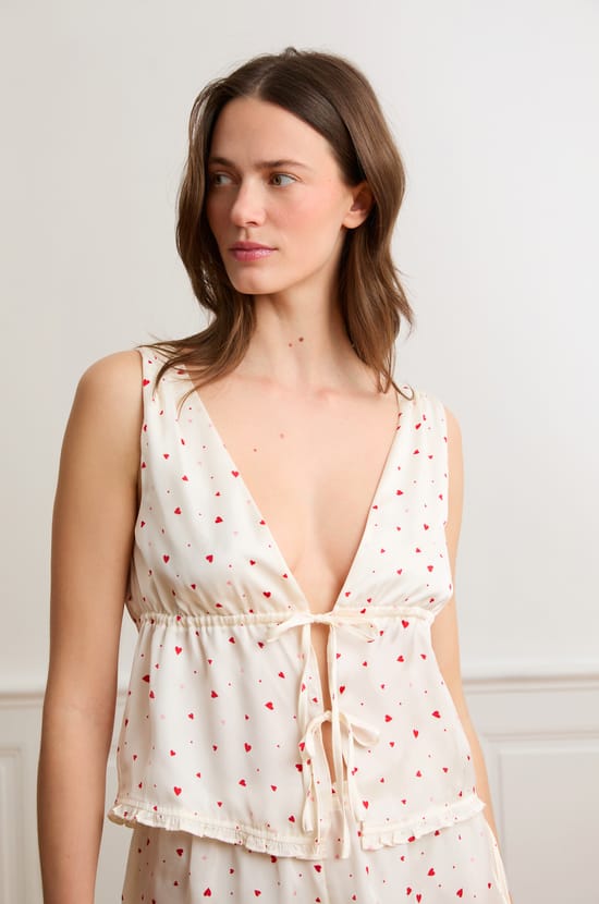 Top en satin nou&eacute; motifs coeurs;${refinementColor}