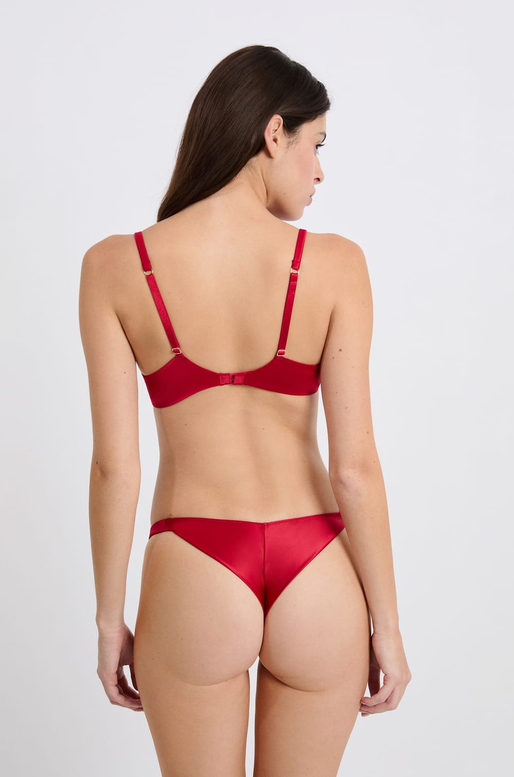 Underwired bra with embroidered details;${refinementColor}
