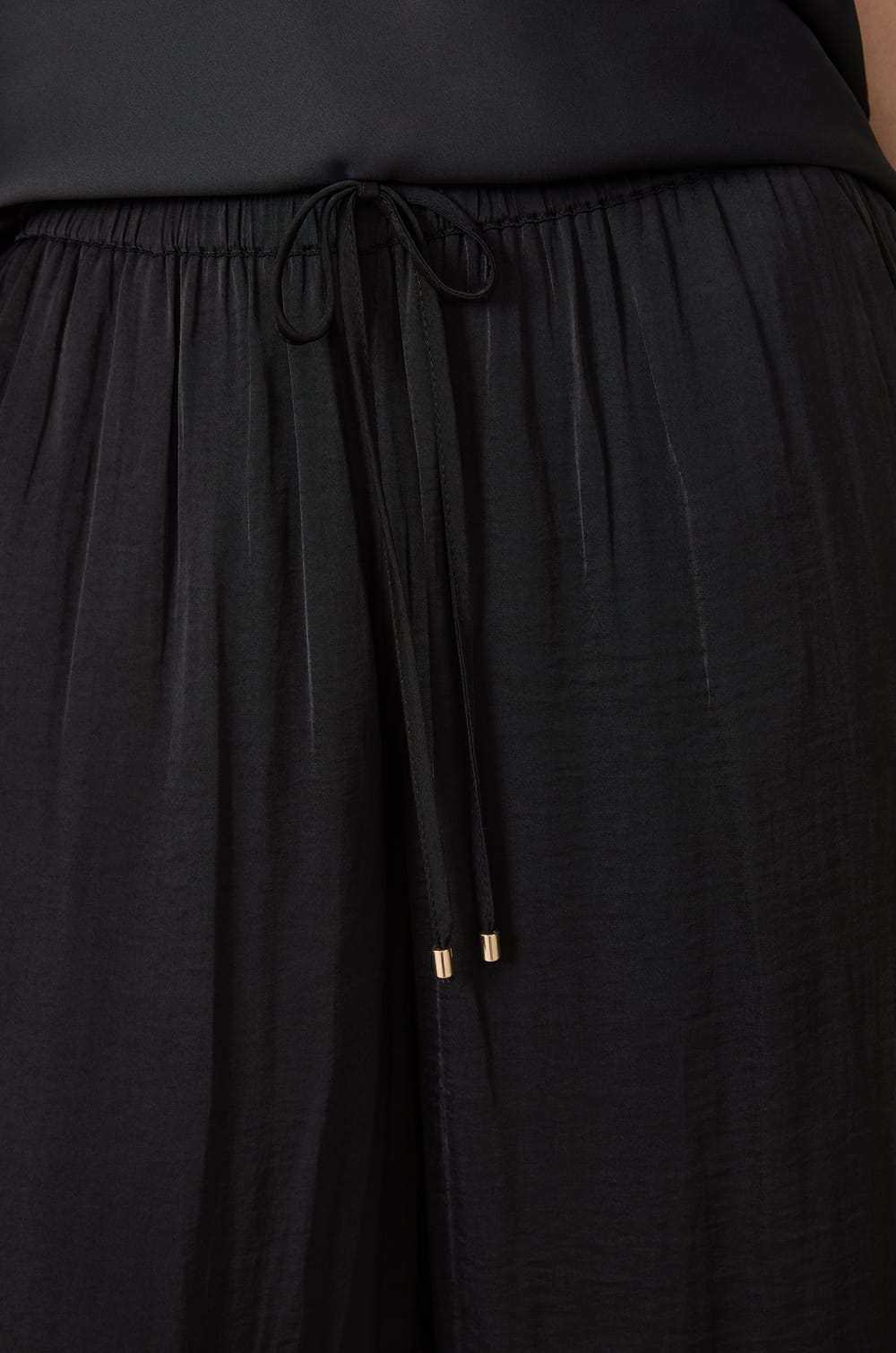 Pantalon satin&eacute; 7/8;${refinementColor}