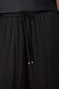 Pantalon satin&eacute; 7/8;${refinementColor}