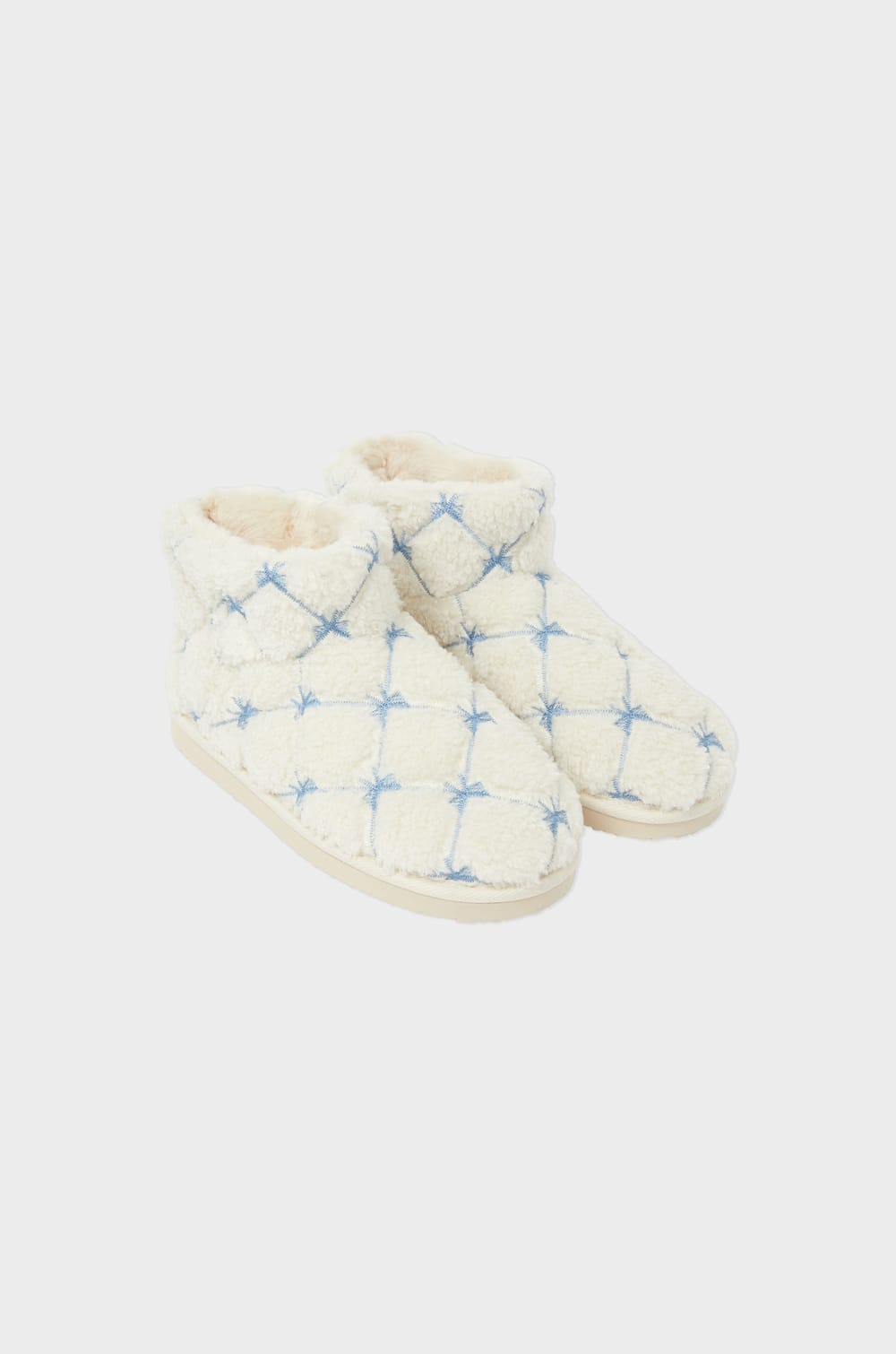 Chaussons bottines avec fausse fourrure;${refinementColor}