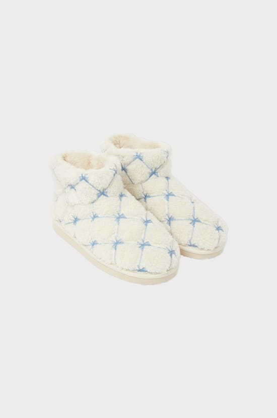 Chaussons bottines avec fausse fourrure;${refinementColor}