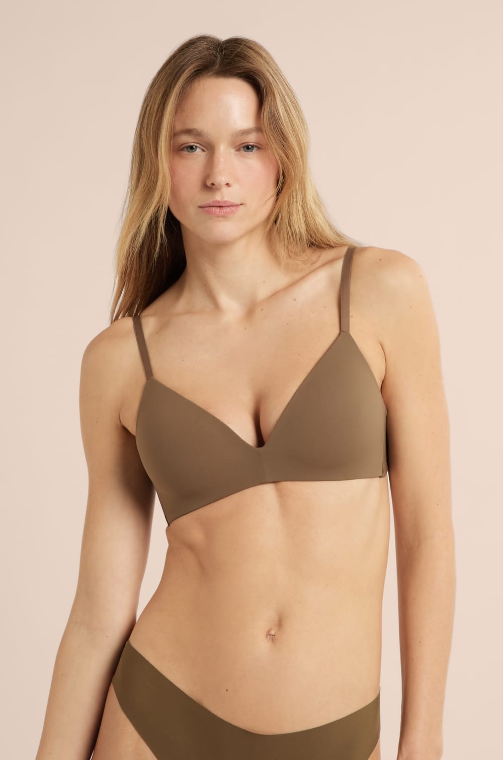 Soutien-gorge coques fines sans armatures en microfibre;${refinementColor}