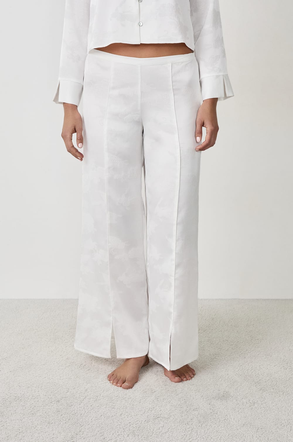 Pantalón satinado;${refinementColor}