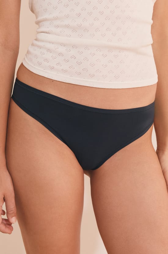 Tanga en microfibre;${refinementColor}