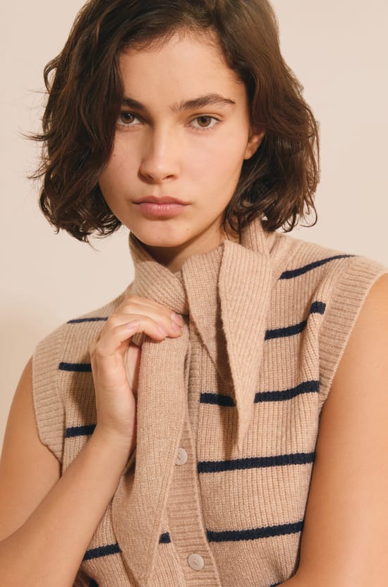 Gilet sans manches avec lien &agrave; nouer;${refinementColor}