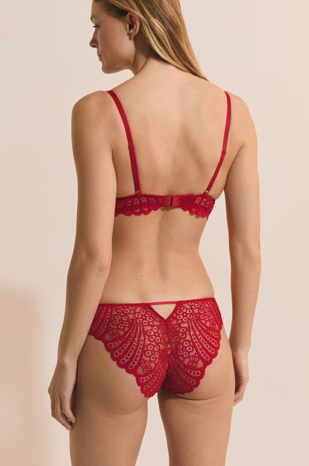 Culotte en dentelle;${refinementColor}