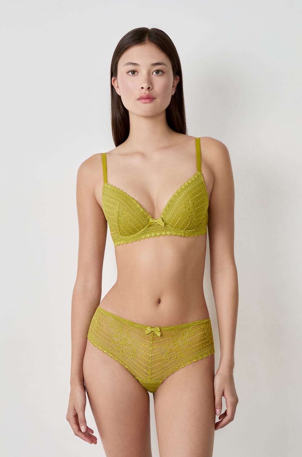 Shorty en dentelle;${refinementColor}