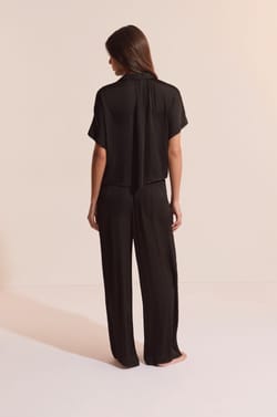 Camisa de manga corta satinada;${refinementColor}