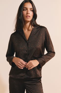 Chemise de pyjama satin&eacute;e &agrave; motifs;${refinementColor}