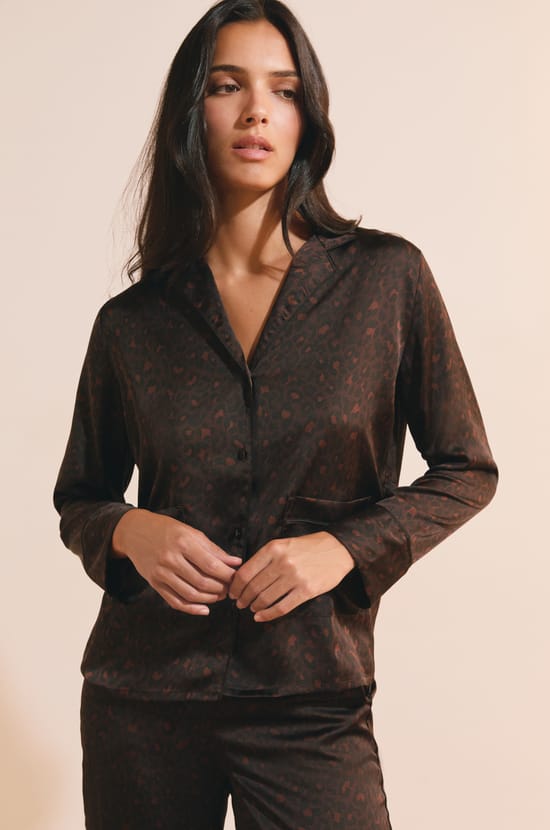 Chemise de pyjama satin&eacute;e &agrave; motifs;${refinementColor}