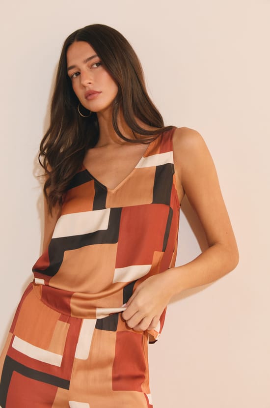 Top &agrave; imprim&eacute; g&eacute;om&eacute;trique;${refinementColor}