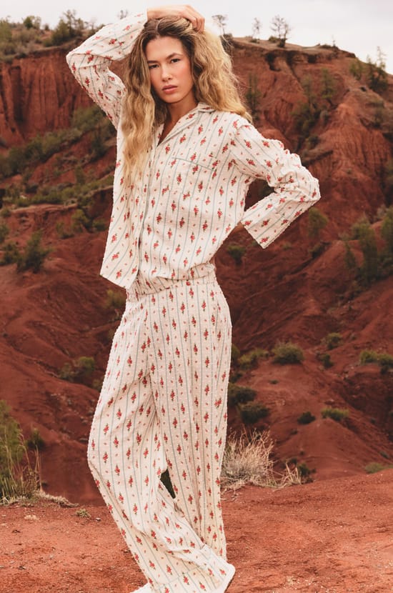 Pantalon de pyjama &agrave; motifs fleuris en coton;${refinementColor}