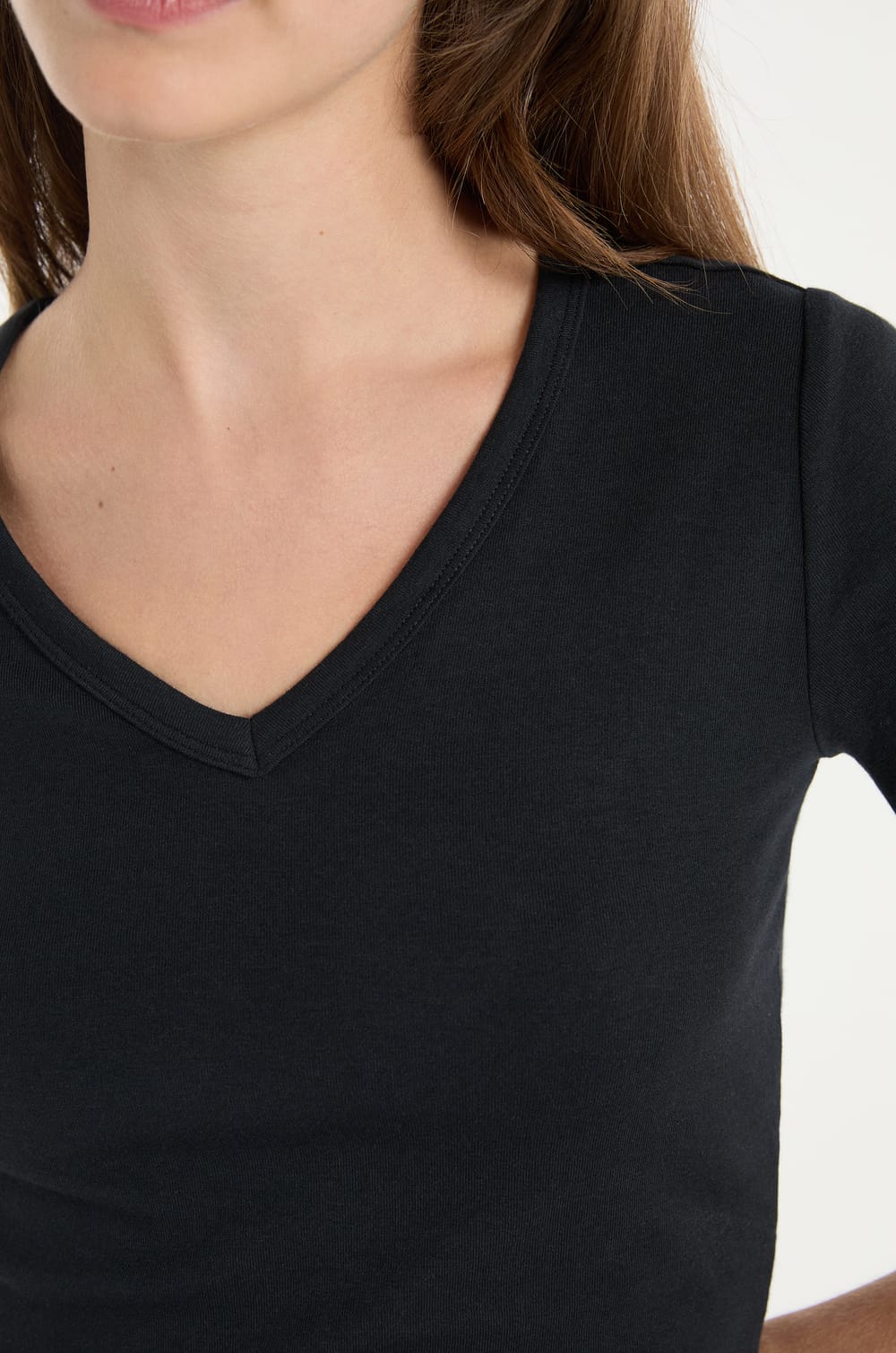 T-shirt &agrave; col V avec coton;${refinementColor}