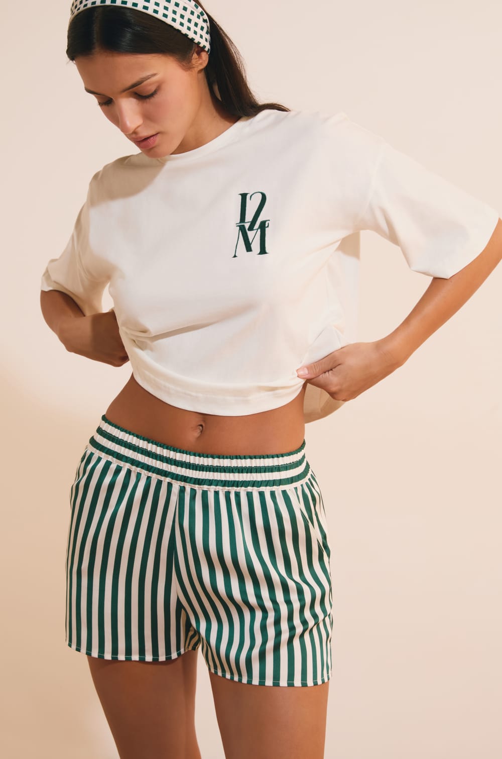Short satin&eacute; &agrave; rayures;${refinementColor}