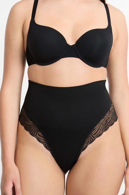 Tanga de talle alto moldeador con detalles de encaje - Sujeción media;${refinementColor}