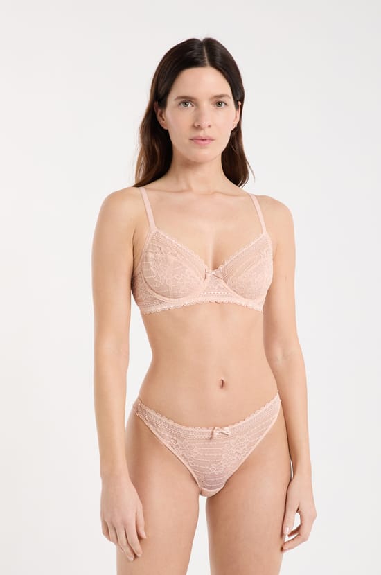 Tanga en dentelle;${refinementColor}