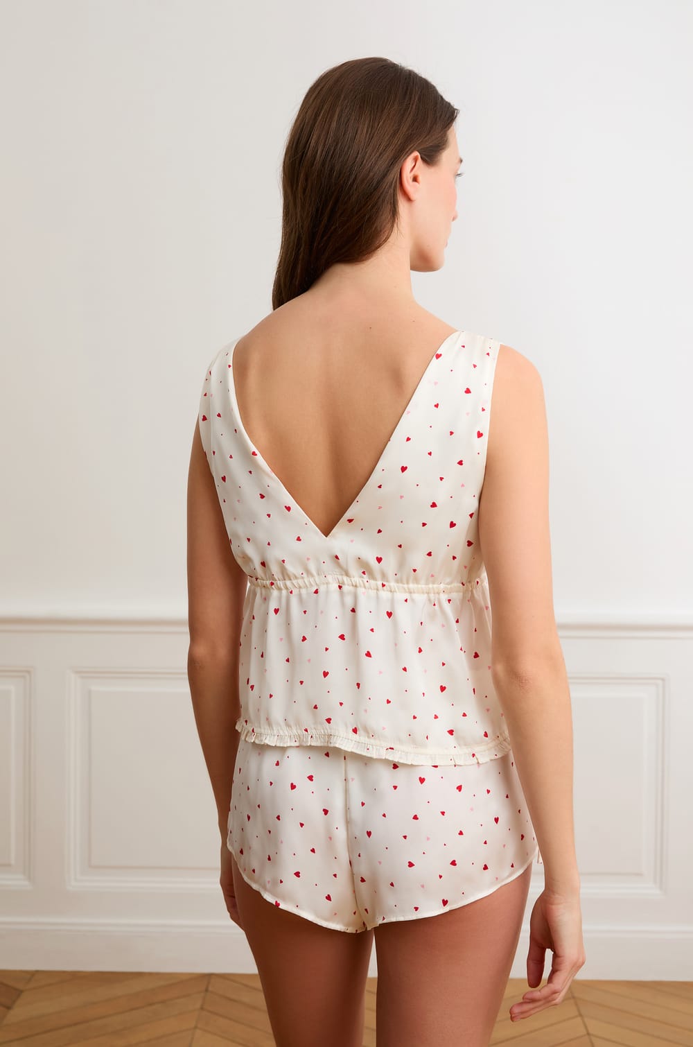 Satijnen top met strikdetail en hartjesmotief;${refinementColor}