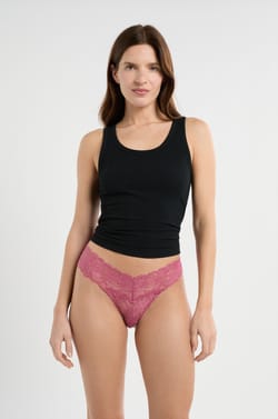 Tanga en dentelle;${refinementColor}