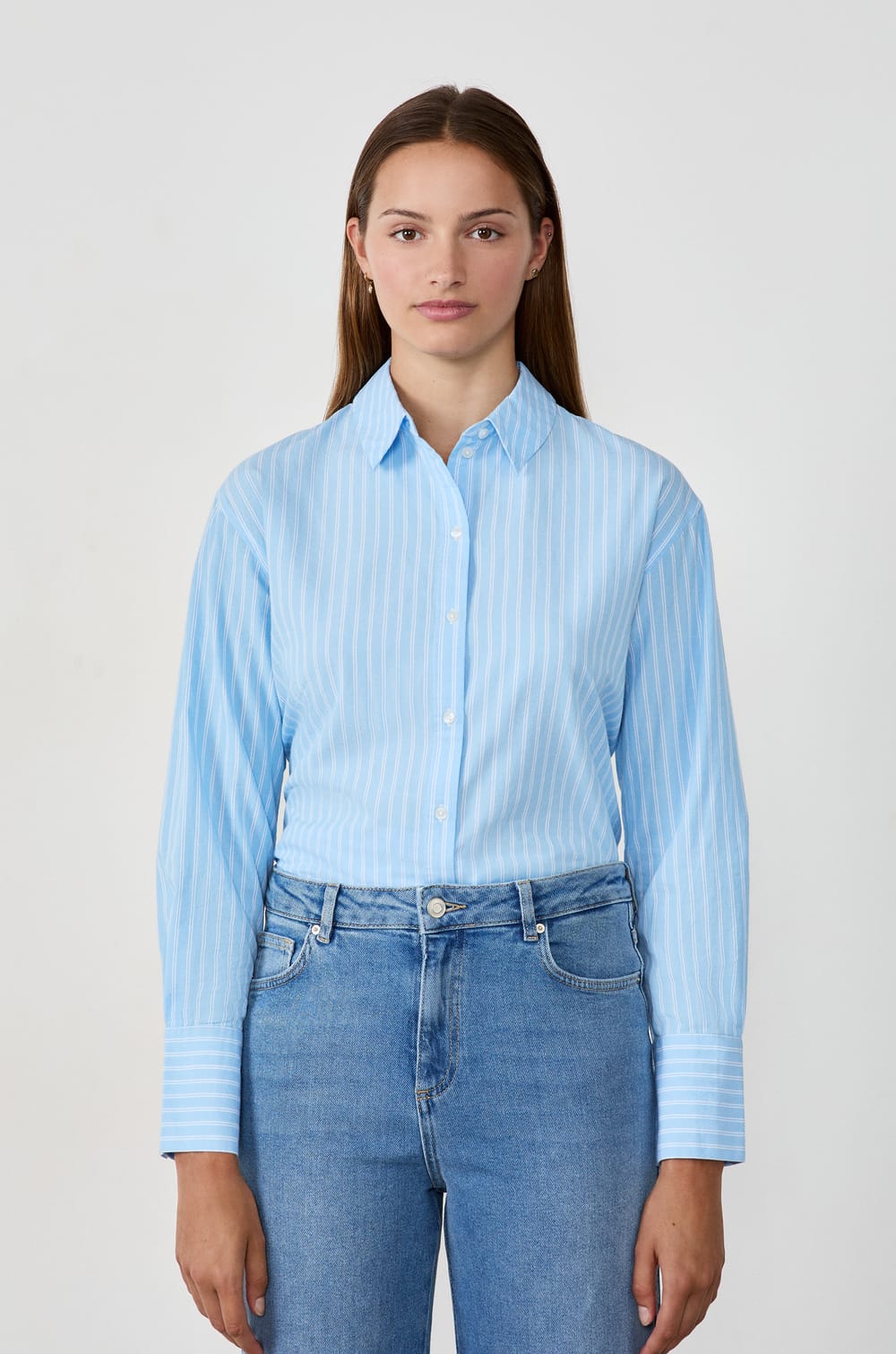 Chemise manches longues en coton ceinturée;${refinementColor}