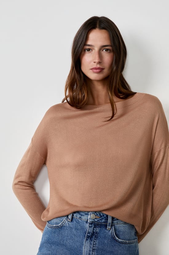 Long-sleeved round neck sweater;${refinementColor}