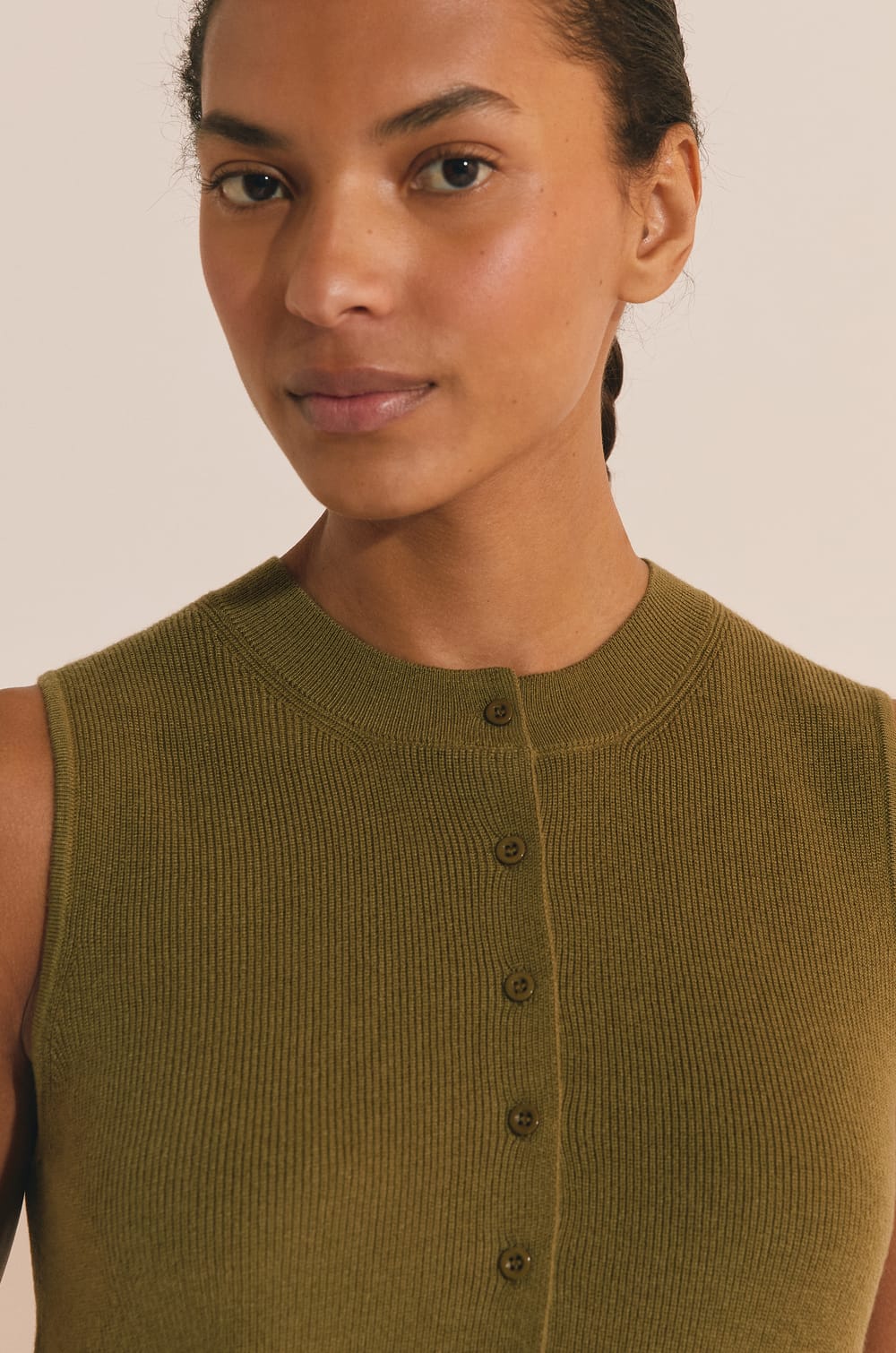 Cardigan sans manches;${refinementColor}