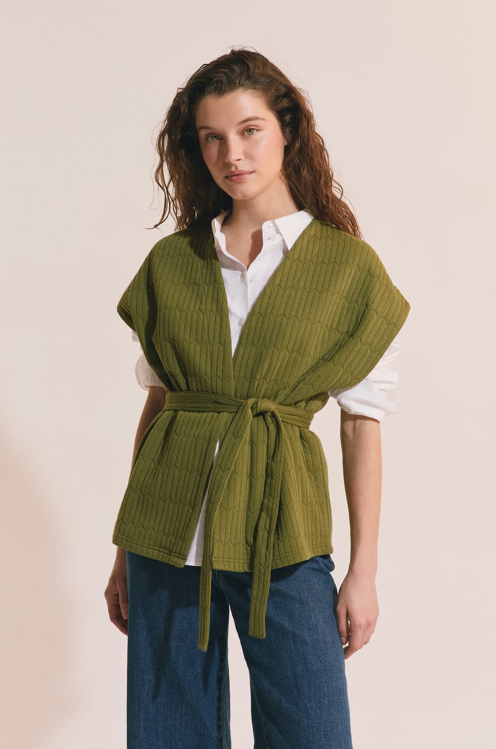 Gilet sans manches ceintur&eacute;;${refinementColor}