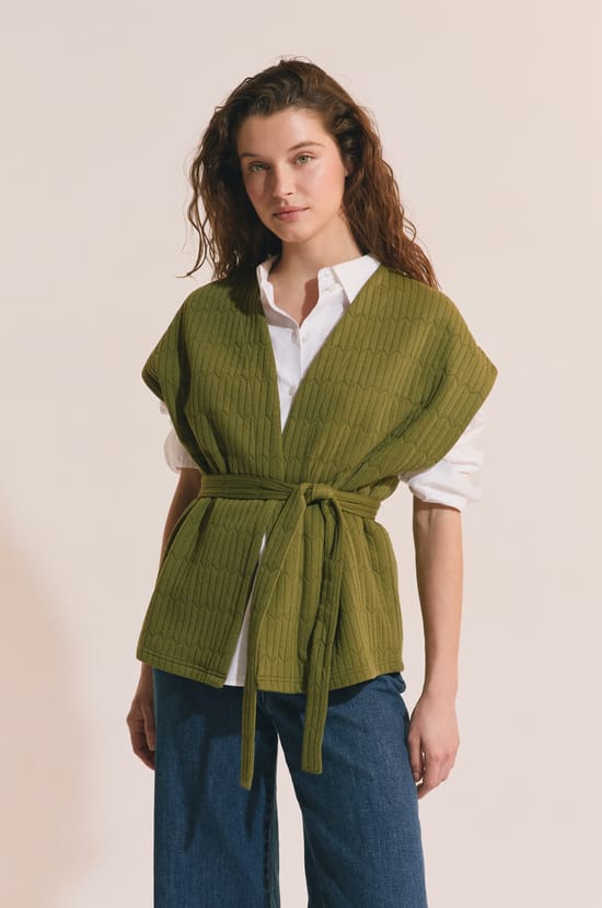 Gilet sans manches ceintur&eacute;;${refinementColor}